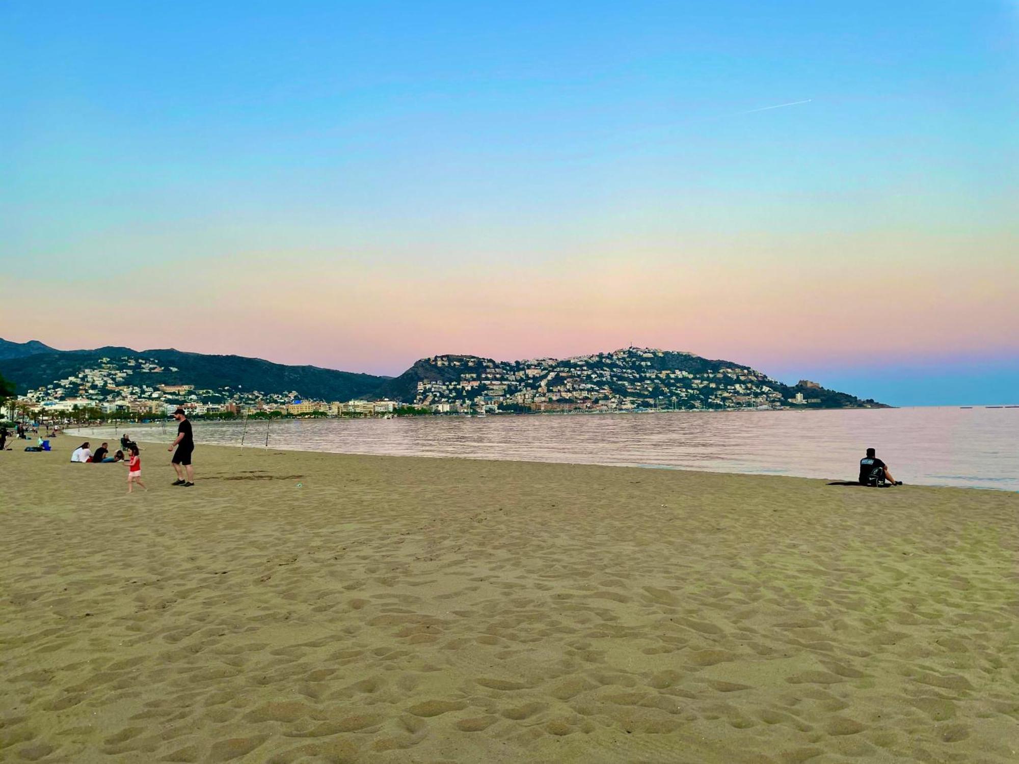 Roses Beach Buitenkant foto